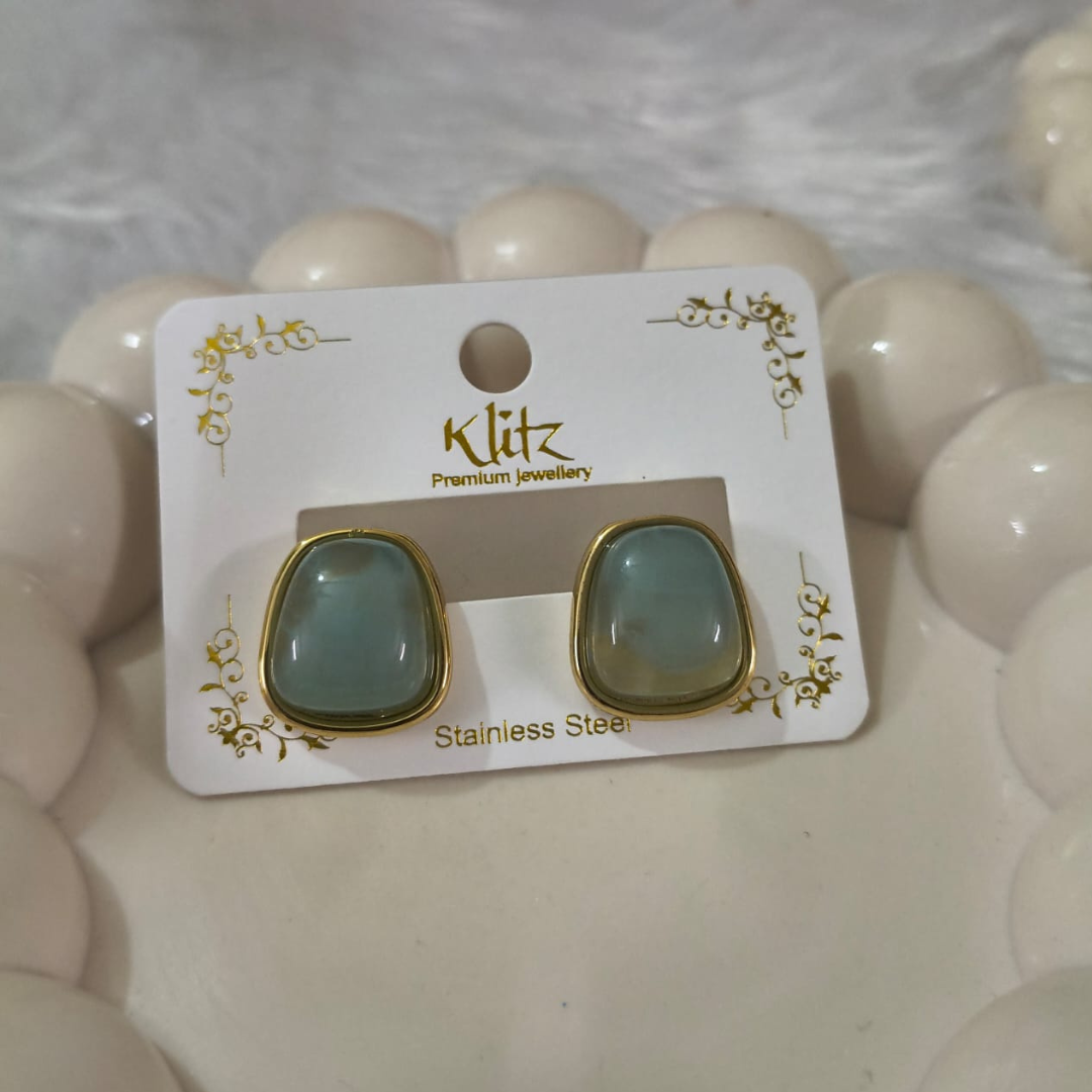 Classic Stud Earrings – 18K Gold Plated