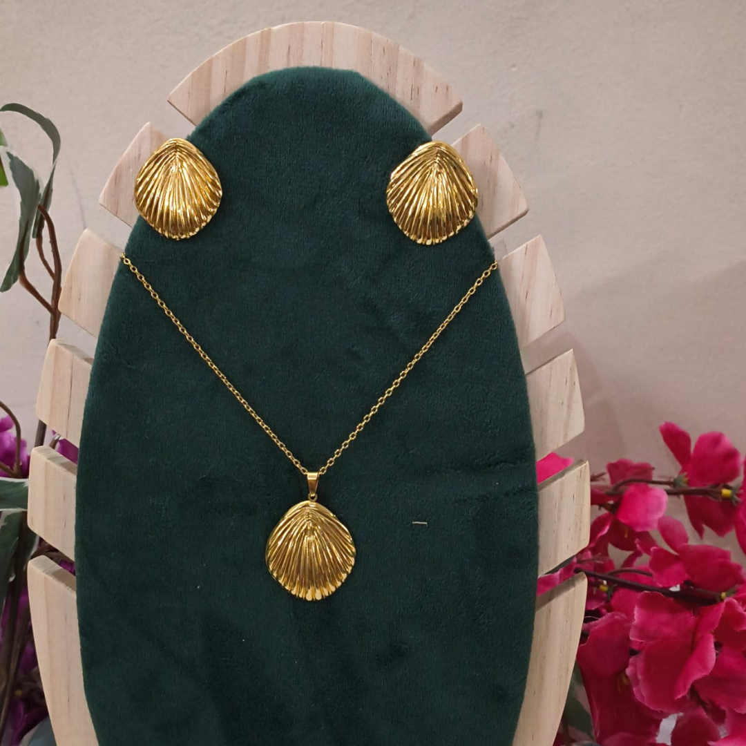 Shell Charm Jewelry Set – Necklace & Earrings High Quality • Anti-Tarnish • 18K Gold Plated