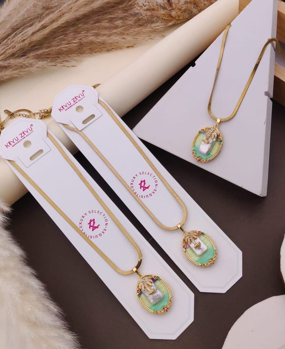 Charm Necklace – High Quality, Anti-Tarnish, 18K Gold Plated