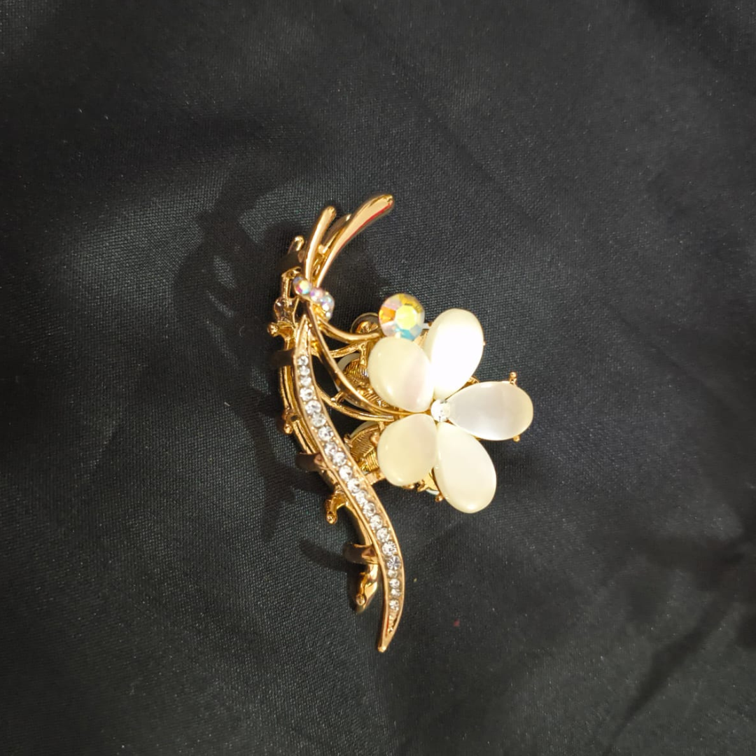 Metal flower Clutcher