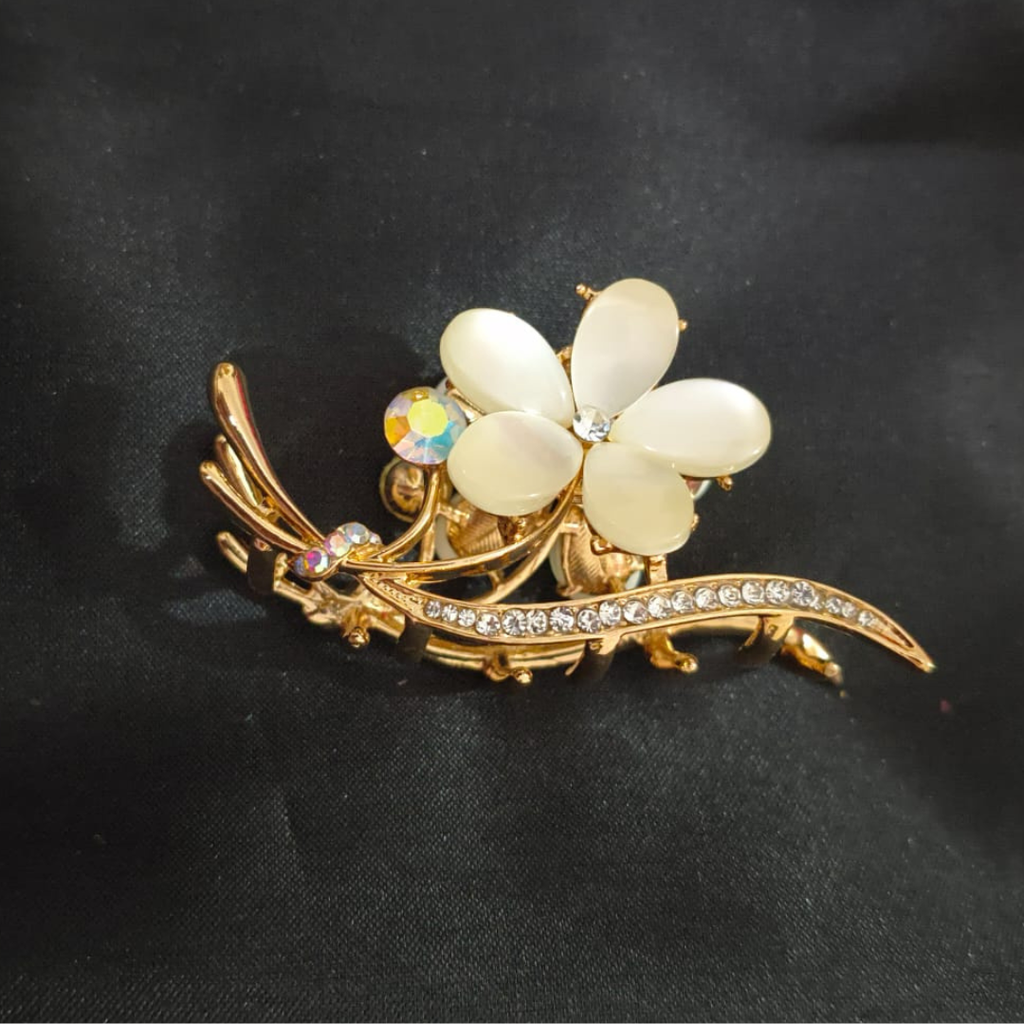 Metal flower Clutcher