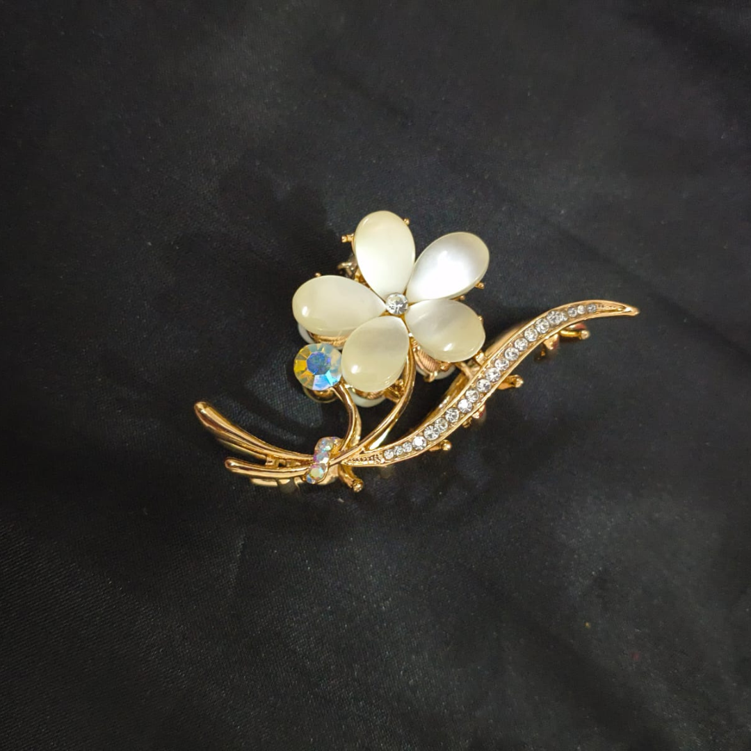 Metal flower Clutcher