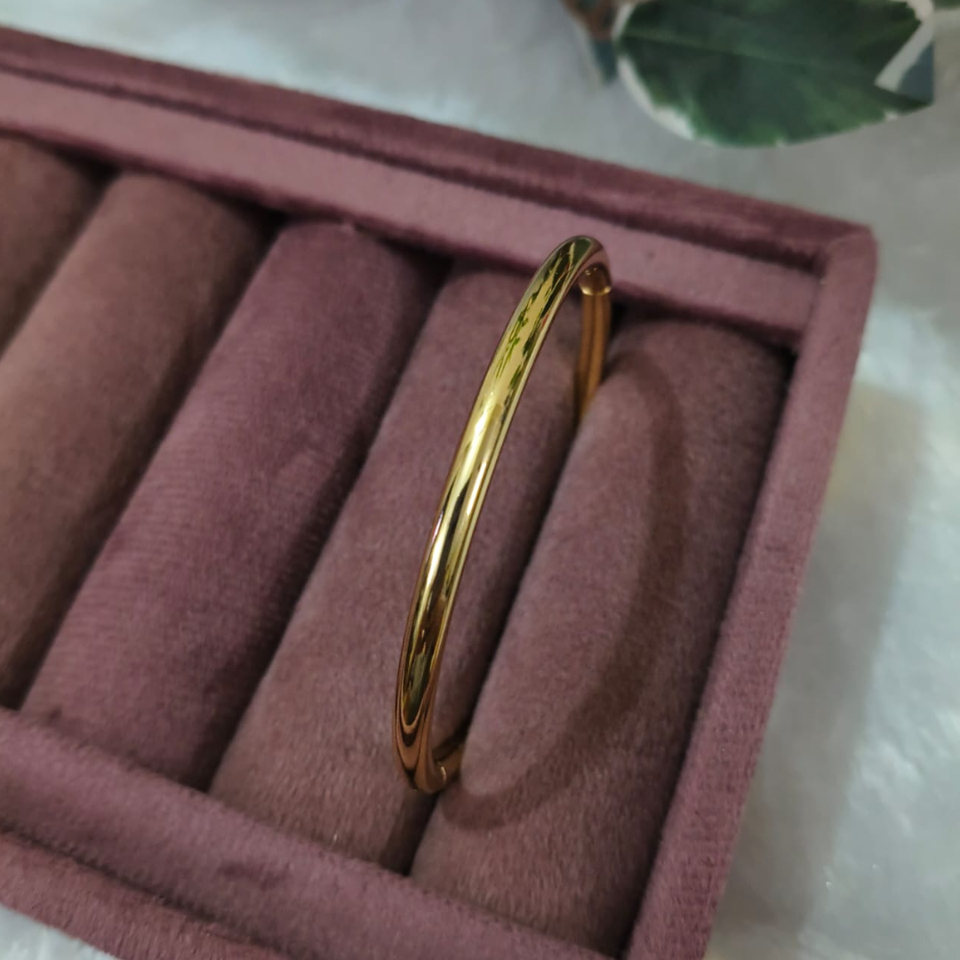 lain Regular-Size High-Quality Bracelet – 18K Gold Plated, Anti-Tarnish