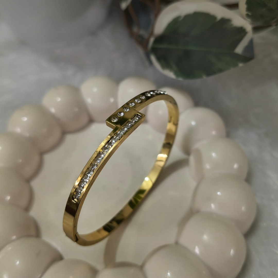 AD Regular-Size High-Quality Bracelet – 18K Gold Plated, Anti-Tarnish