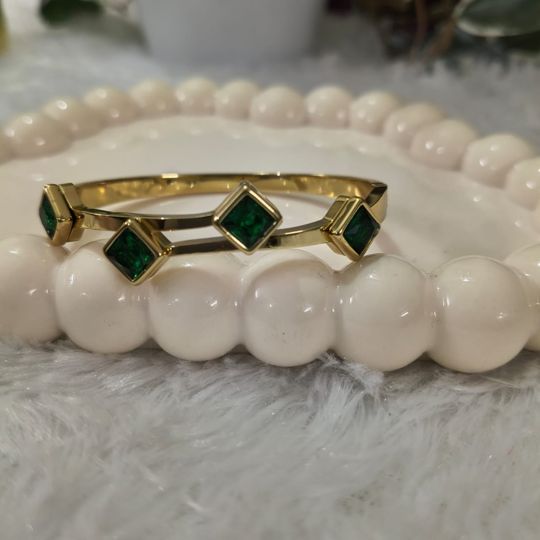 Emerald-Studded Baby-Size High-Quality Bracelet – 18K Gold Plated, Anti-Tarnish