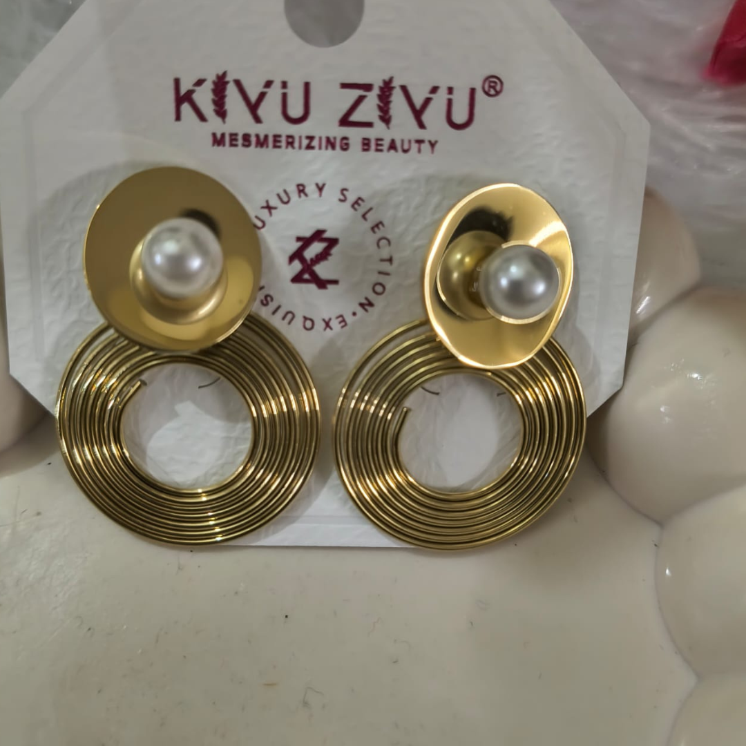 White Pearl Earrings – 18K Gold Plated