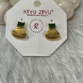 Shell-Shaped Earrings with Emerald Stud – 18K Gold Plated