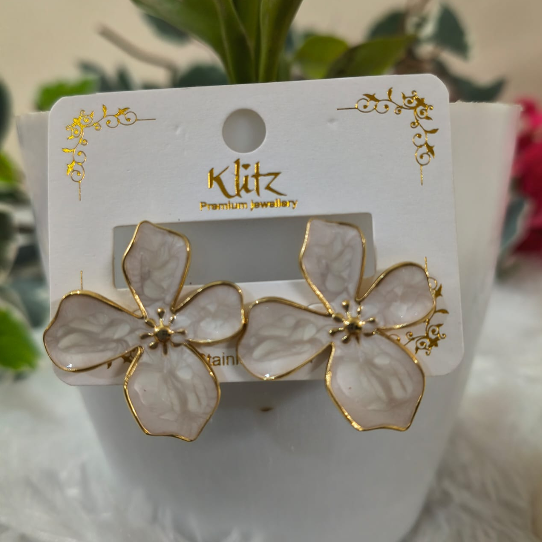 White Pearl Flower Earrings – 18K Gold Plated